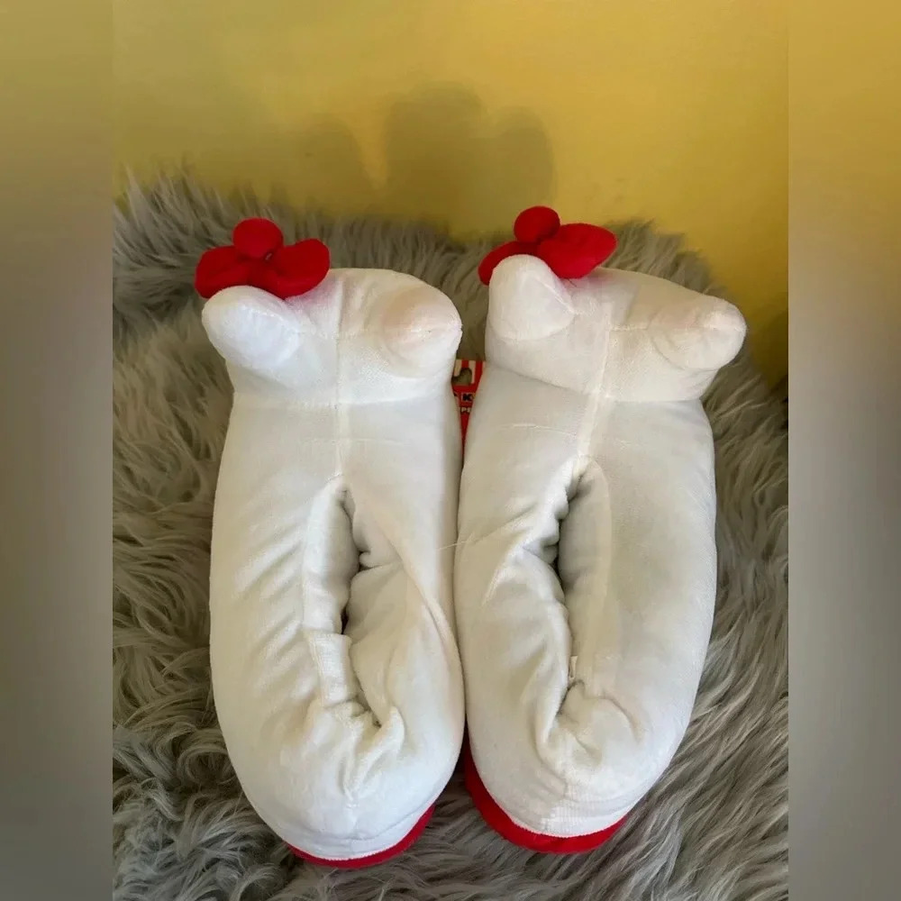 Hello Kitty Slippers NWT size medium/large - Picture 2 of 3